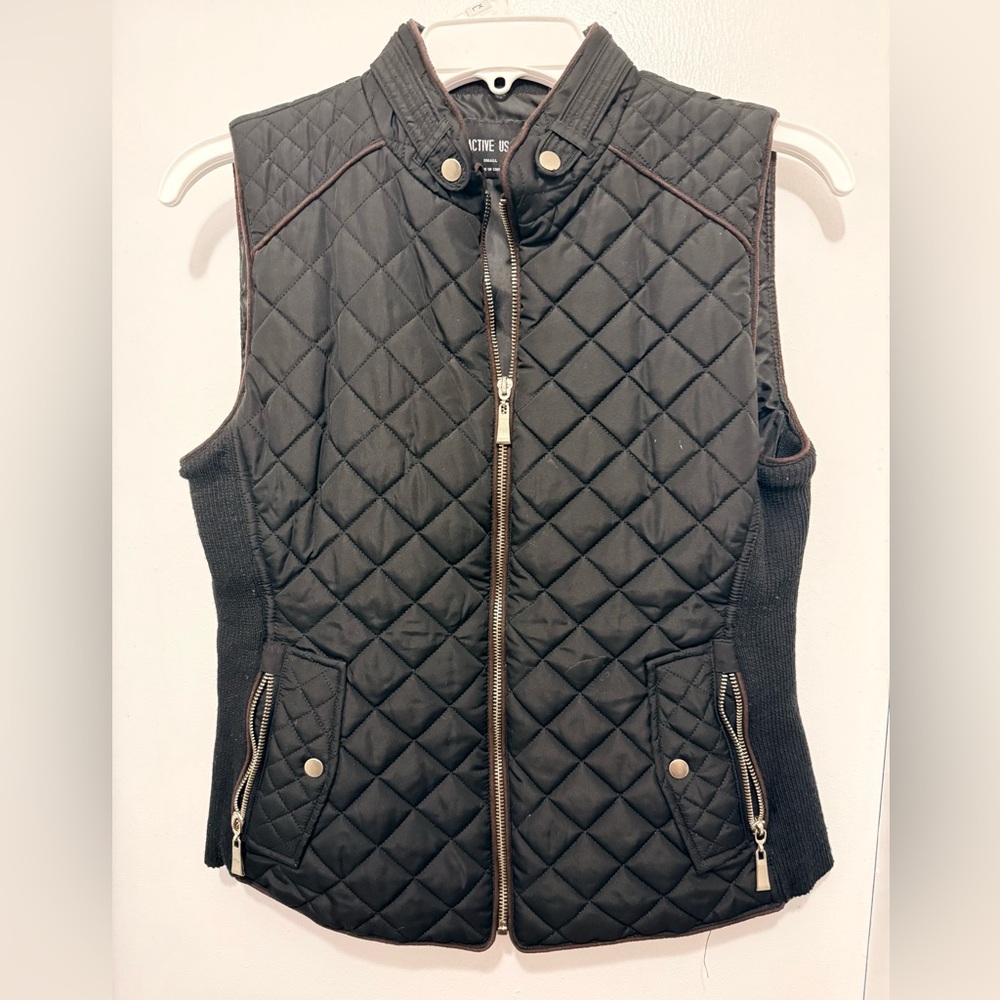 Active USA Quilted Zip-Front Vest with Knit Side Panels – Black – Size S